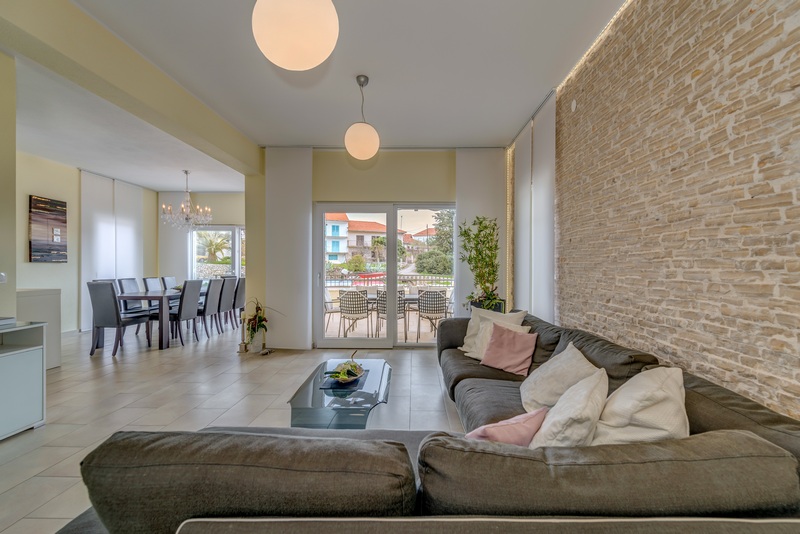 Część dzienna i widok na taras.