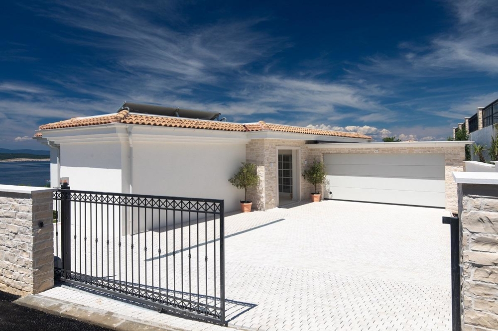 Strefa wejściowa willi H1919 w Crikvenicy w Chorwacji - Panorama harcerska.