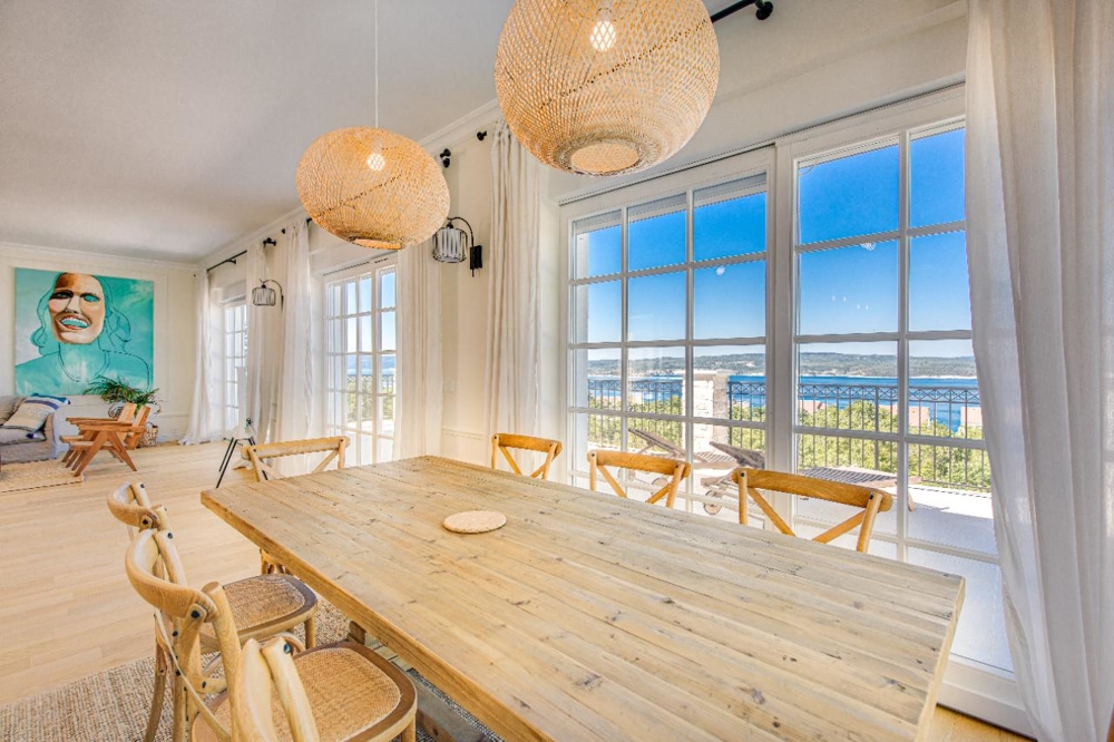 Jadalnia z widokiem na morze w Villa H1919, Crikvenica.