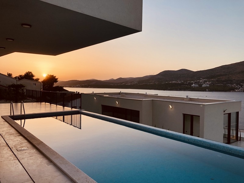 Widok na morze z willi H1926 w Chorwacji - wyspa Ciovo, panorama harcerska.