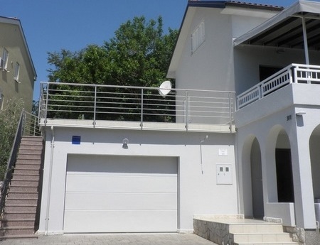 Garaż posesji H1980 w Chorwacji - Panorama Harcerska.