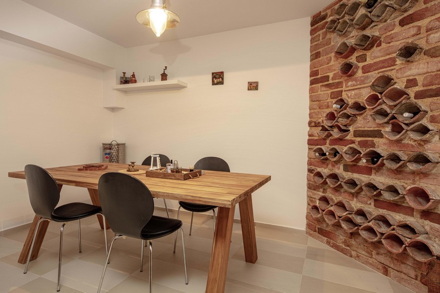 To zdjęcie przedstawia zielone, śródziemnomorskie otoczenie nieruchomości H2029 w Chorwacji - Panorama Scouting.