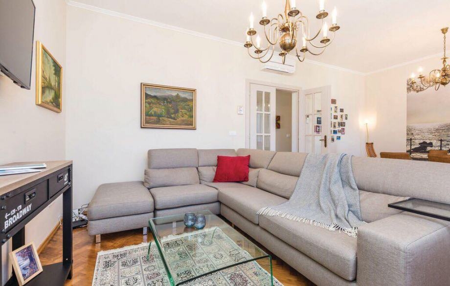 Rustykalny i zadaszony taras domu H1461 niedaleko Opatiji w Chorwacji - Panorama Scouting Real Estate.