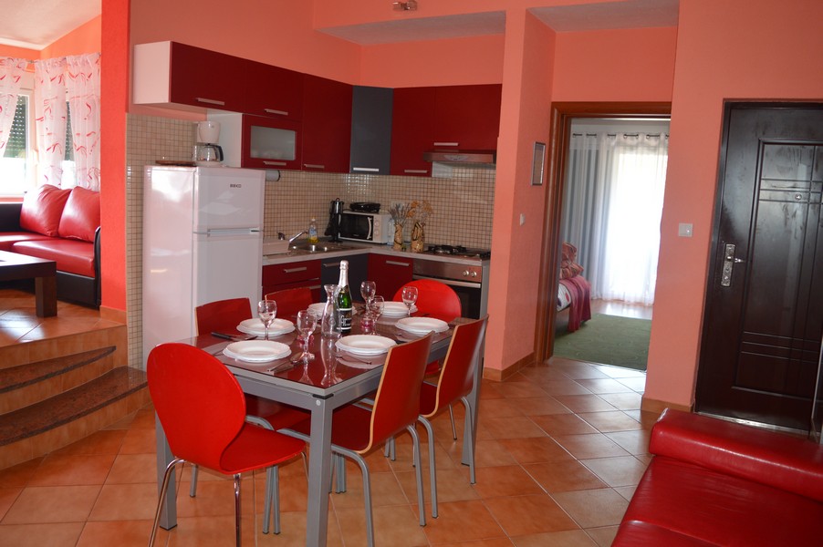 Kuchnia w nieruchomości H2070 na sprzedaż w Chorwacji, wyspa Ciovo Trogir - Panorama Scouting.