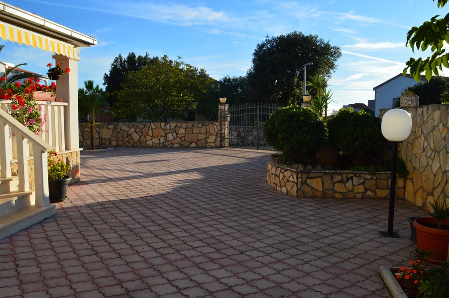 Zewnętrzna część nieruchomości H2070, Środkowa Dalmacja - Panorama Harcerska Chorwacja.