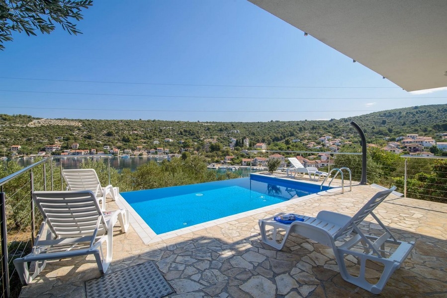 Kup dom w Chorwacji, Środkowa Dalmacja, wyspa Ciovo Trogir - Panorama Scouting Immobilien H2083, cena zakupu: 440 000 EUR - Zdjęcie 1