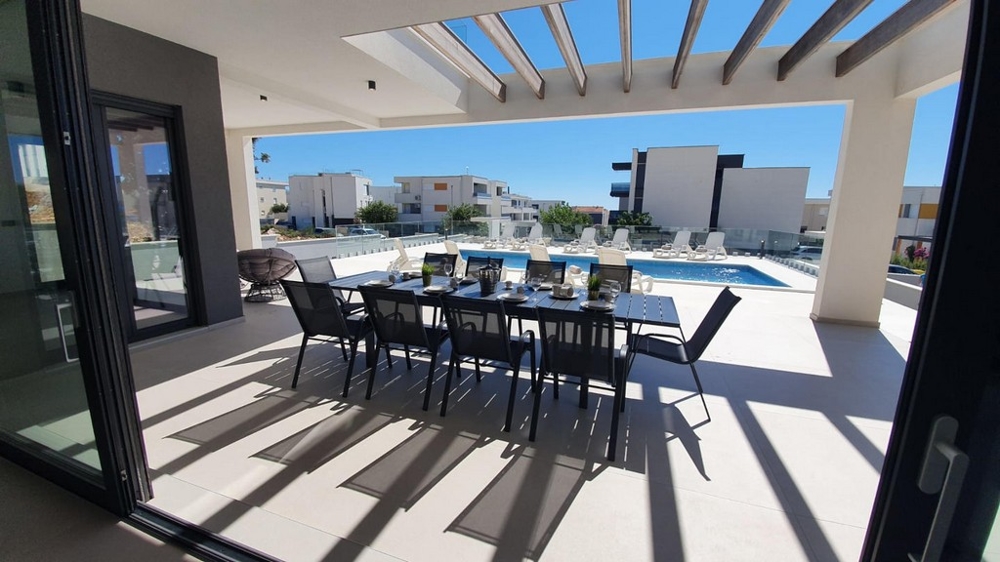 Sprzedam willę z basenem w Novalji na wyspie Pag - Panorama Harcerska.