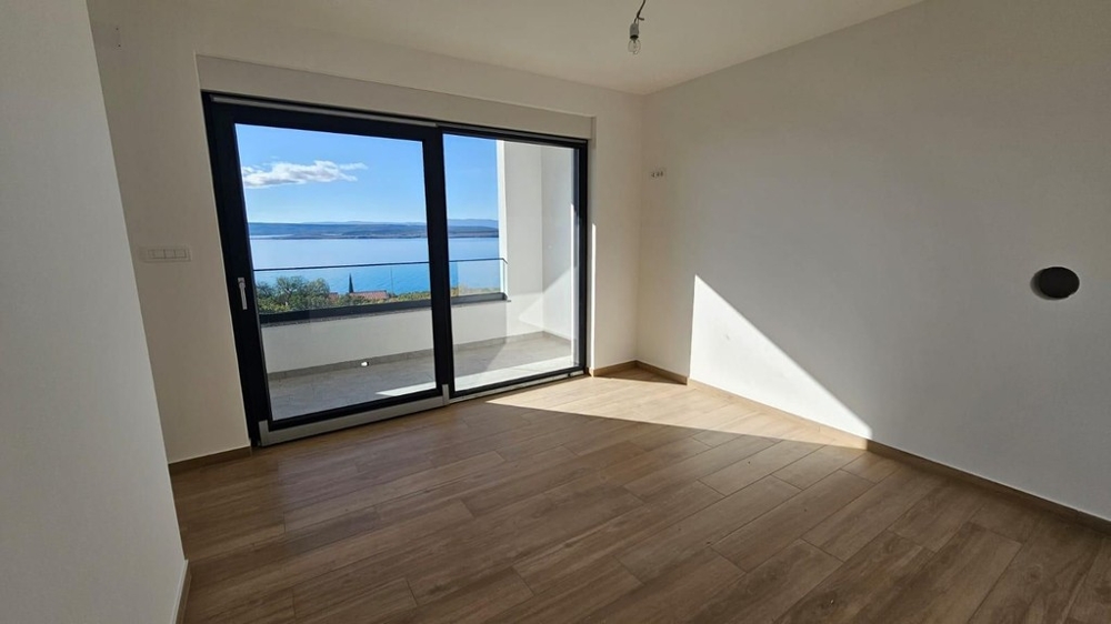 Sypialnia z wyjściem na balkon i widokiem na Morze Adriatyckie - H2197