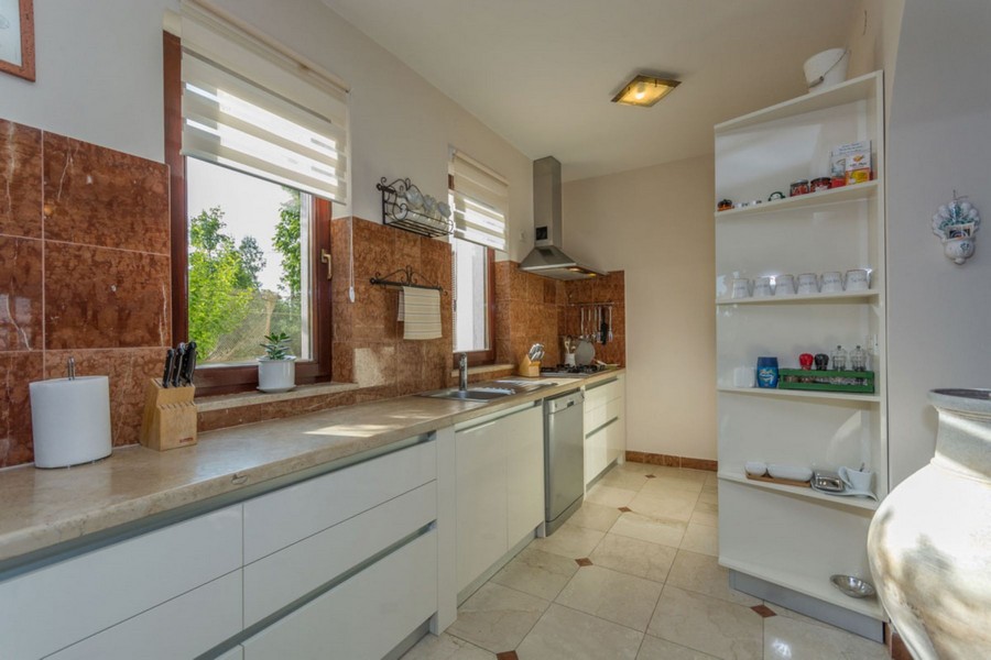 Nowoczesna kuchnia nieruchomości H2272.