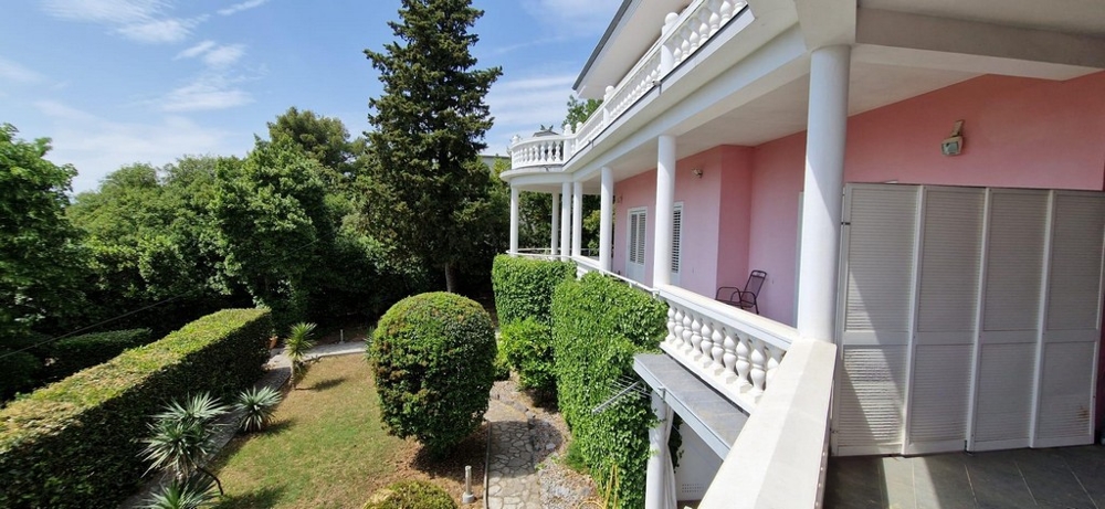 Kup willę apartamentową w Chorwacji - Panorama Scouting GmbH.