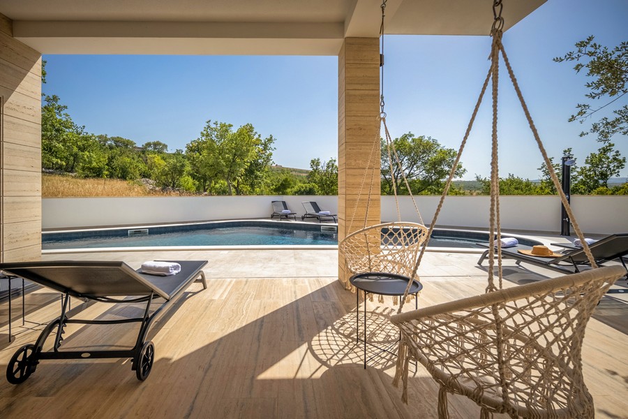 Taras z widokiem na morze nieruchomości H2313, która jest na sprzedaż w Chorwacji w regionie Zadar - Panorama Scouting.