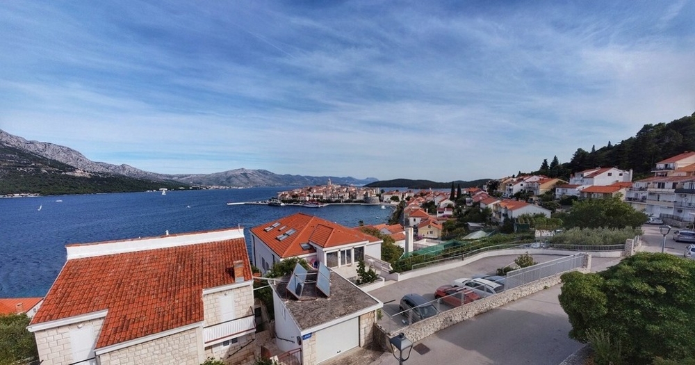 Taras z widokiem na morze nieruchomości H2368, która jest na sprzedaż w Chorwacji w regionie wyspy Korcula - Panorama Scouting.