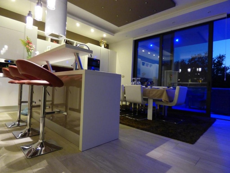 Nowoczesny dom z dużym ogrodem