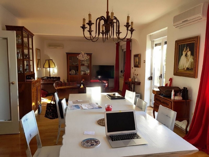 Przestronny dom z dużym tarasem i grillem