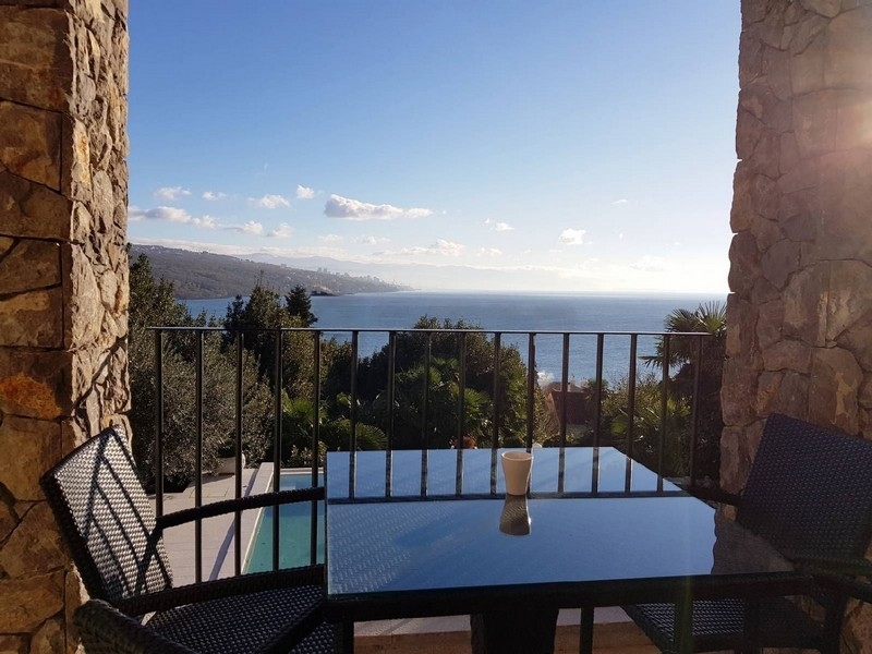 7 sypialni i 3 łazienki