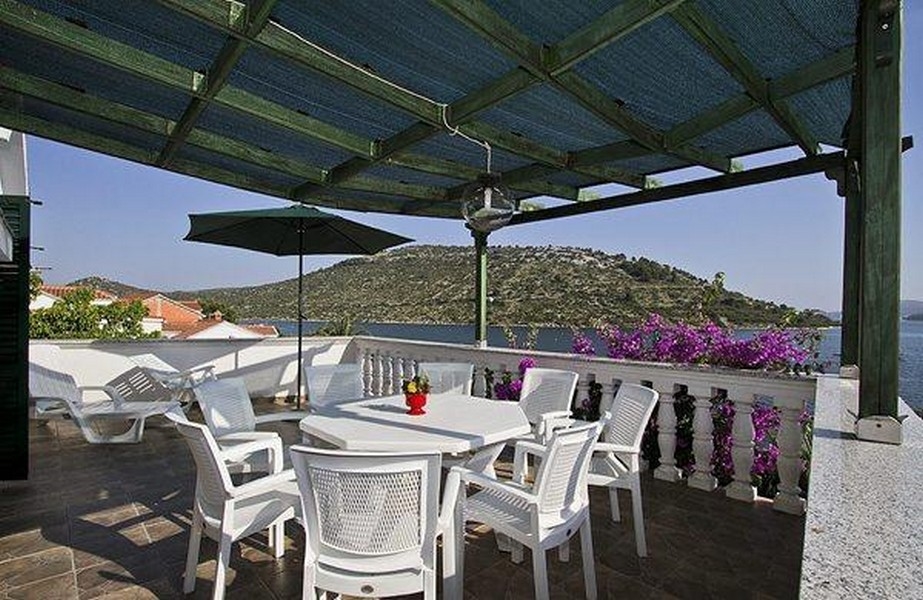 Taras z widokiem na morze.