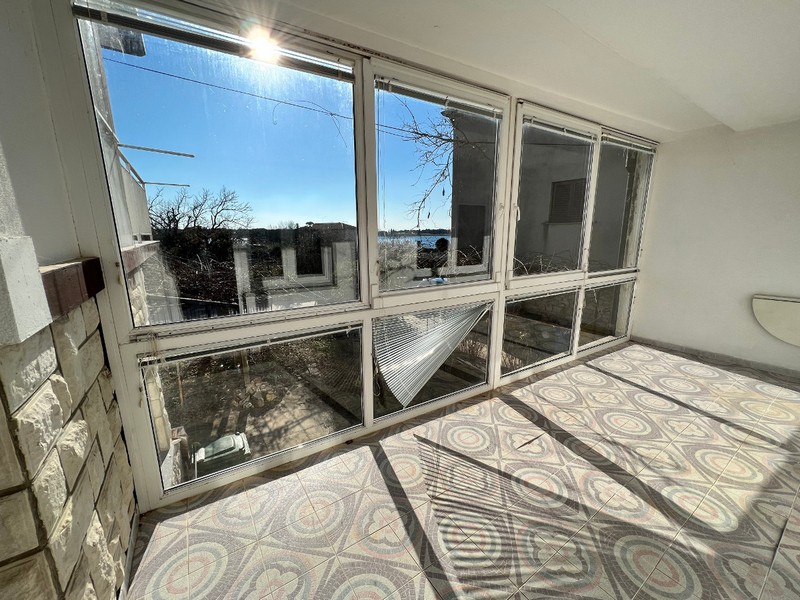 Widok na morze z górnego piętra.