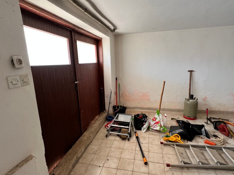 Garaż - do remontu.