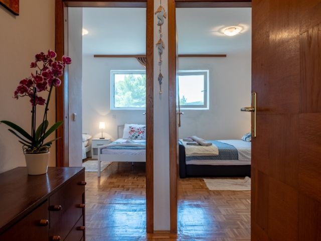 Jasny dom apartamentowy położony zaledwie 40 m od morza