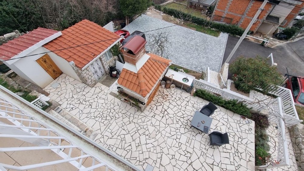 Budynek apartamentowy o powierzchni mieszkalnej 330 m²