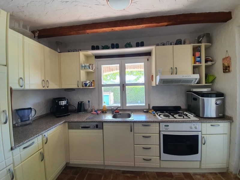 W pełni wyposażona i jasna kuchnia