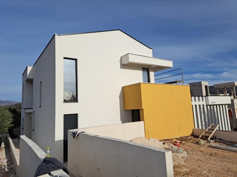 Tył willi H2489 w Chorwacji.