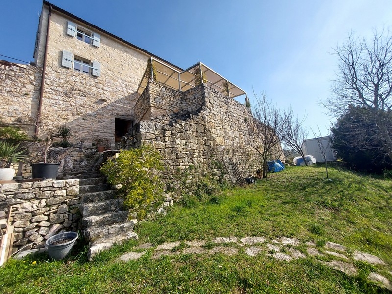 Na sprzedaż piękny, rustykalny dom z kamienia w Buje w sercu Istrii.