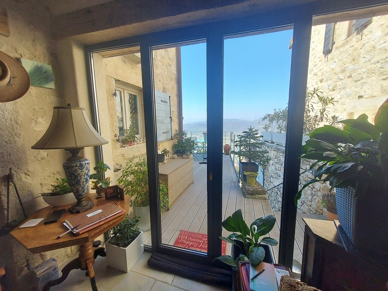 Romantyczne uczucie w domu i wokół niego