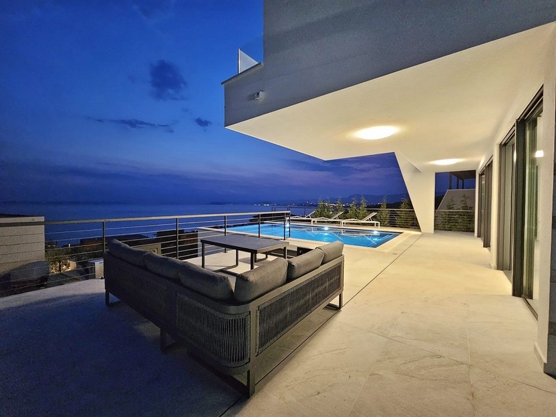 Kup willę w Chorwacji, Panorama Scouting H2511 - Basen bez krawędzi z zapierającym dech w piersiach zachodem słońca
