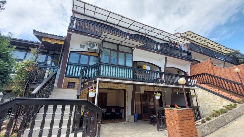 Budynek apartamentowy z 18 pokojami