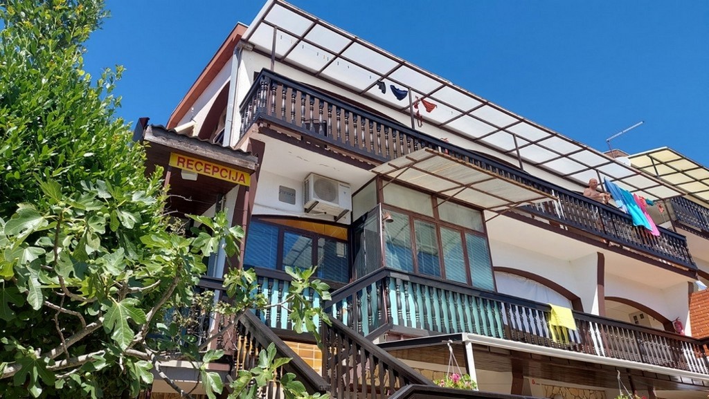 Kamienica z holem i restauracją