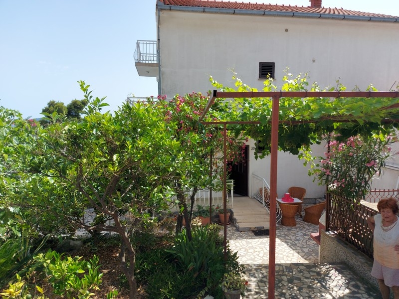 Ładny taras z grillem