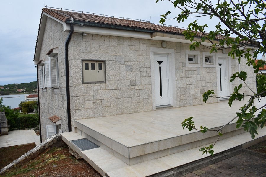 Tył nieruchomości H2556 w Chorwacji - Panorama Harcerska.