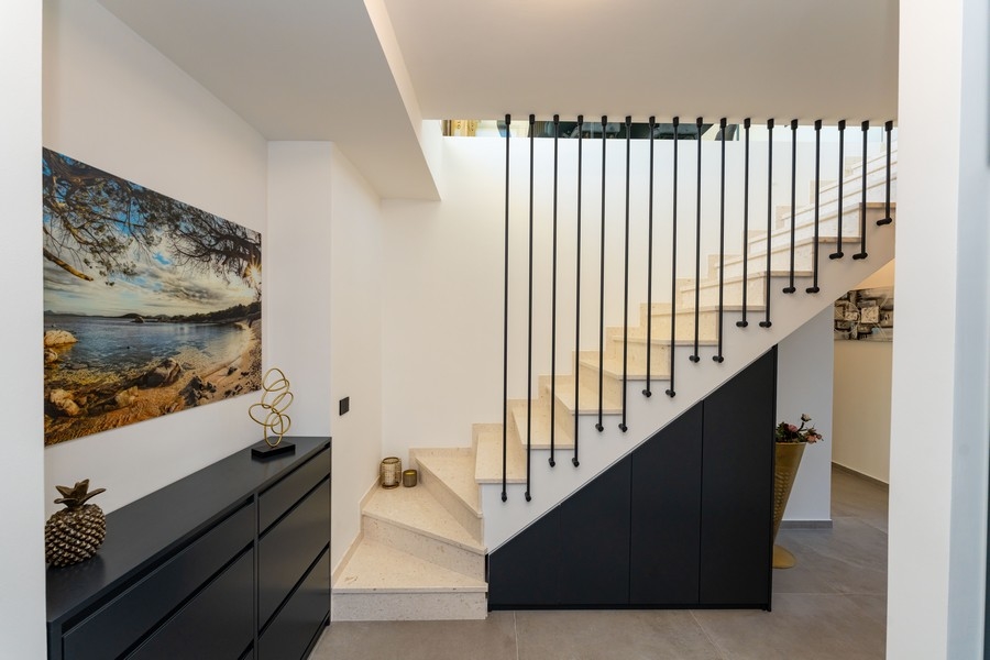 Dom z balkonem i tarasem