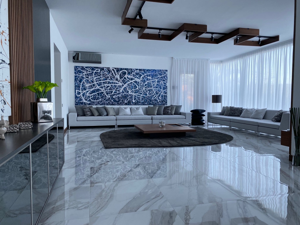 Jasne pokoje z dużymi oknami