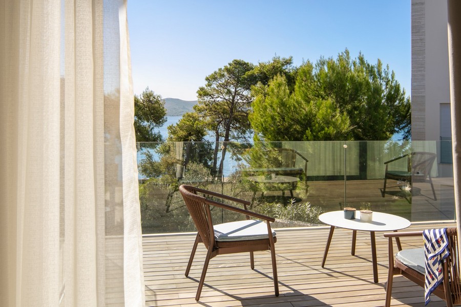 Taras z widokiem na morze.