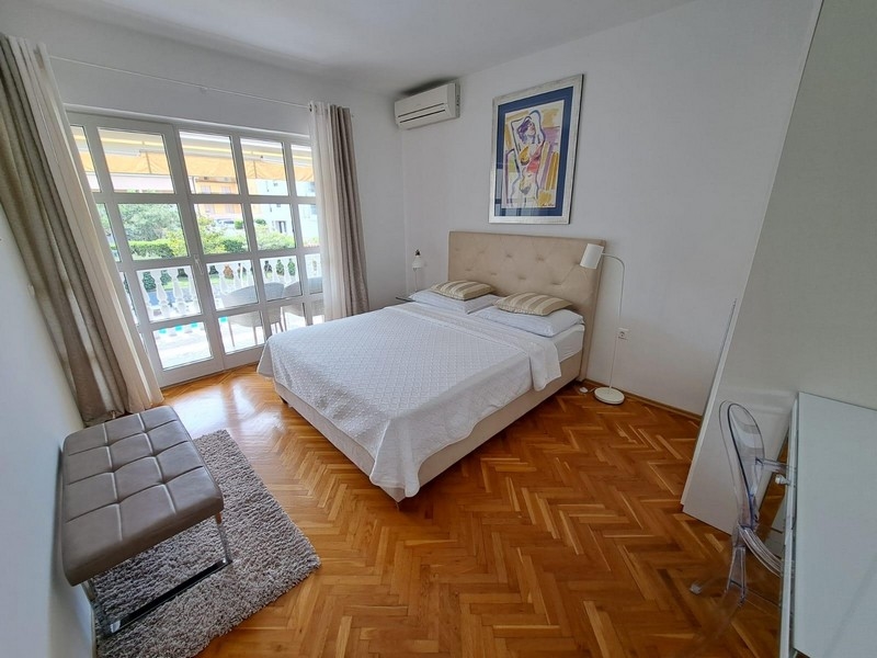 Przestronny dom z dużym tarasem i grillem