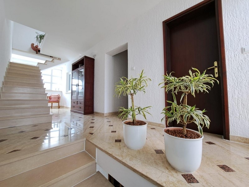 Jasne i otwarte schody