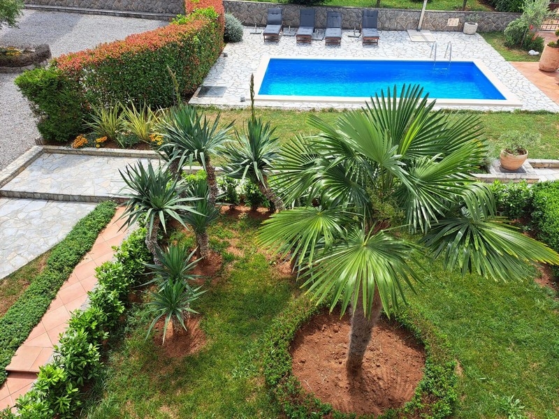 Budynek apartamentowy z 9 apartamentami i basenem