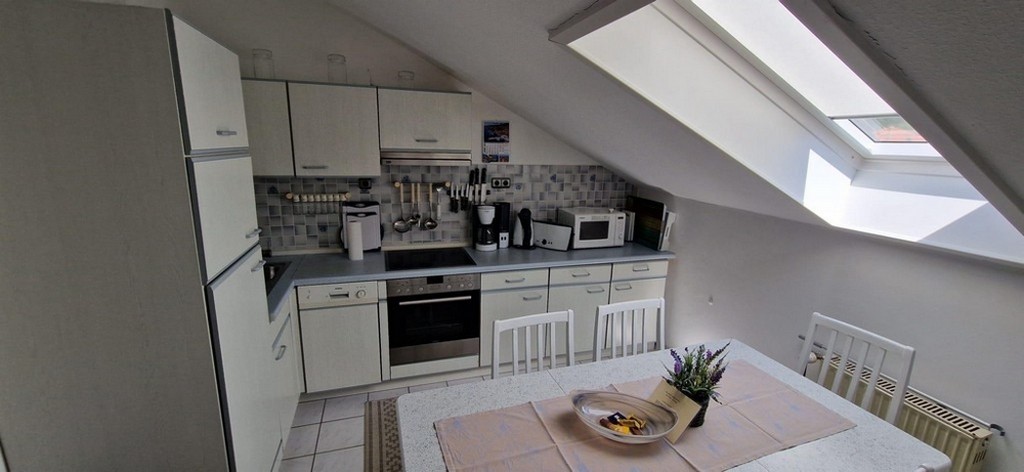 Wyposażone kuchnie z oknami