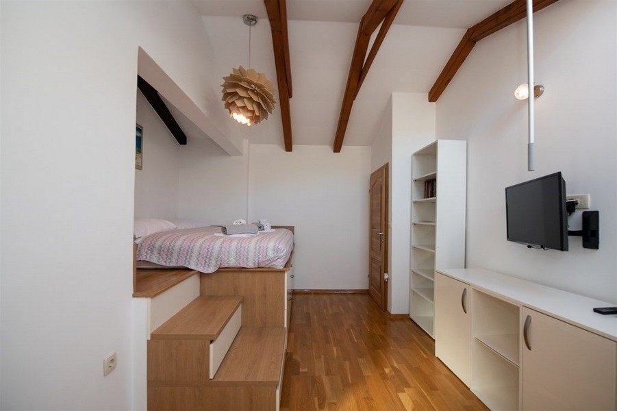 Jasne pokoje wyposażone w wysokiej jakości meble