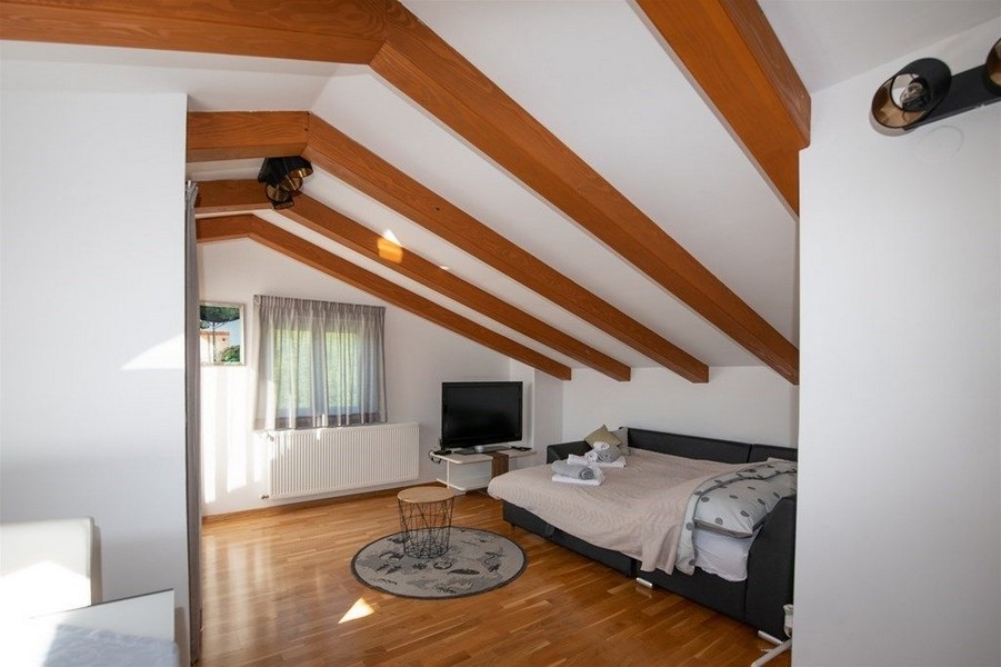 Piękne odsłonięte belki na poddaszu