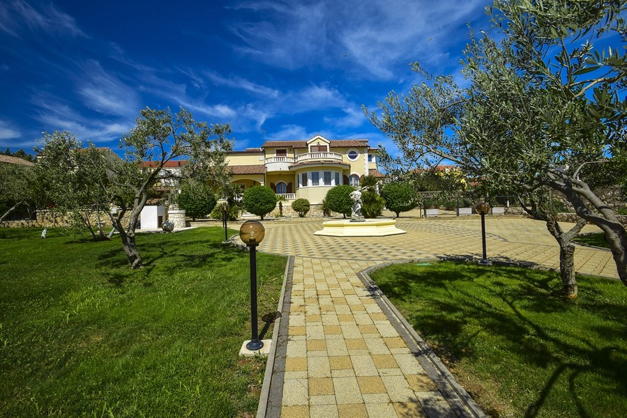 Willa z dużym ogrodem na sprzedaż w Vodicach - Panorama Scouting H2618, Chorwacja.