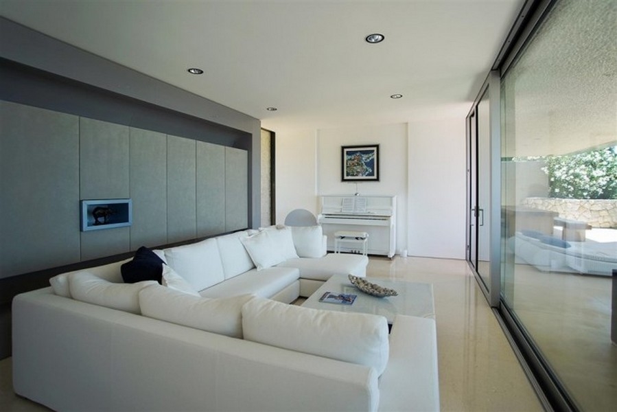 Duży pokój z oknem od frontu i pięknym widokiem na morze