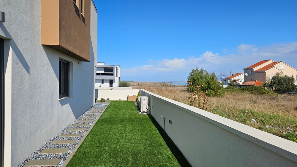 Tył willi H2640 w Chorwacji - Panorama harcerska.