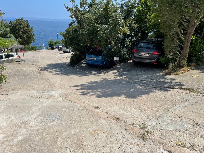 Parking przy wjeździe do miasta. Nieruchomość H2653 w Chorwacji.