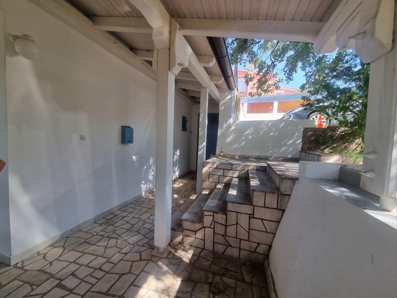 Widok na piwnicę domu.