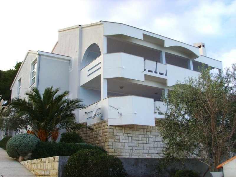 Duża willa z potencjałem jako pensjonat wakacyjny w Chorwacji - Panorama Scouting.