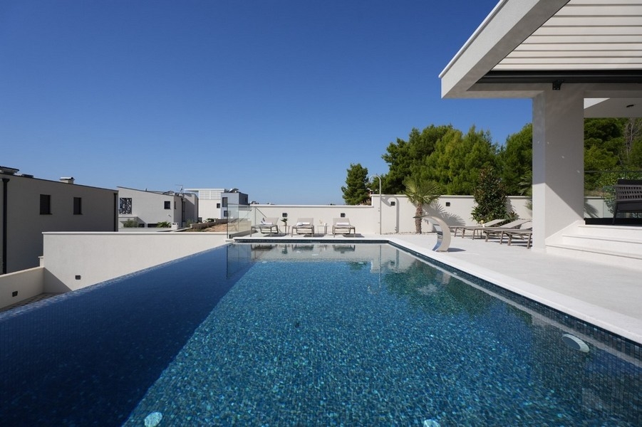 Basen Villa H2679 w Chorwacji - Panorama Scouting.