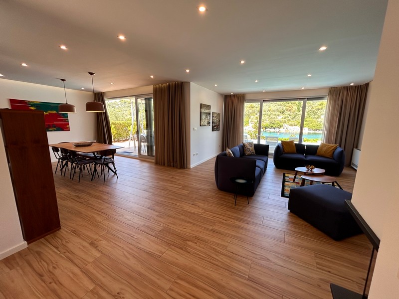 Przestronna część dzienna nieruchomości H2681 w Chorwacji - Panorama Scouting.